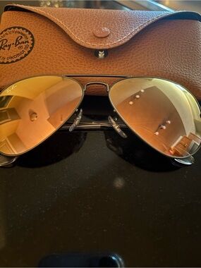 Ray-Ban Silver Frame Aviator Sunglasses with mirrored Rose Gold lenses